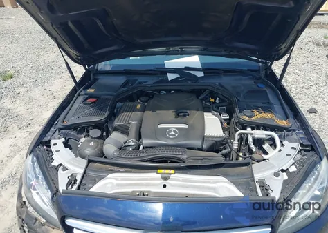 2015 Mercedes-Benz C 300 4Matic z USA, uszkodzony, nr VIN 55SWF4KBXFU084948